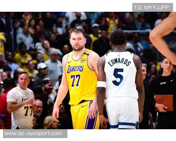 詹姆斯分享与东契奇里夫斯配合心得期待弱侧接球机会